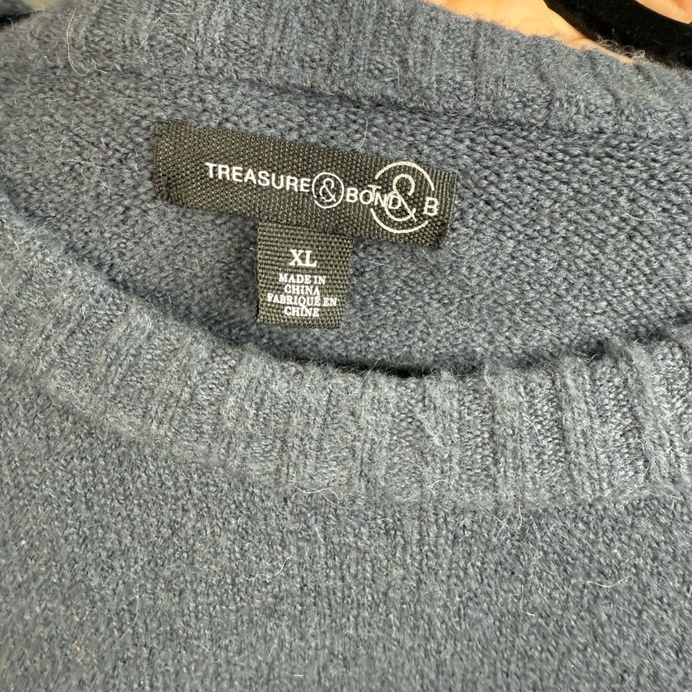 Treasure & Bond Men’s Blue/ Gray Crew neck Sweater - Picture 3 of 3